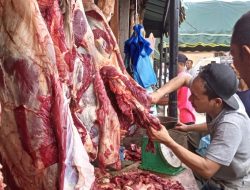 Sore Meugang Pertama, Harga Daging Tinggi Tak Dihiraukan Para Pembeli