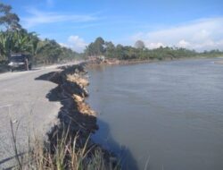 Abrasi Sungai Tripa Makmur Semakin Parah, Badan Jalan Sudah Ikut Amblas,! Pemerintah Terkesan Diam