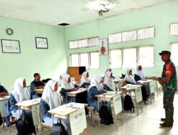 Menyambut Hari Kesaktian Pancasila, Babinsa Sosialisasi Wawasan Kebangsaan Bagi Siswa SMA Negeri 1 Teunom