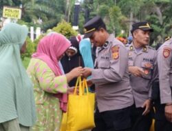 Jelang Peringatan HUT Humas Polri Ke-71, Polres Nagan Raya Bagikan Paket Bansos