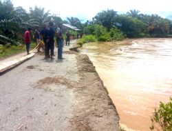 Abrasi Sungai Lamie Semakin Mengganas, Badan Jalan Geulangang Gajah sudah Ikut Amblas
