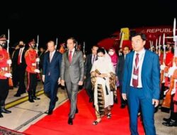 Presiden Jokowi Bersama Rombongan Delegasi Tiba di Phnom Penh – Kamboja