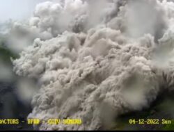 Semeru Kembali Semburkan Awan Kelabu Mencapai 7 Km, PVMBG Sampaikan Ini