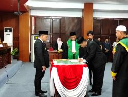 Lantik Komisioner PAW KIP Aceh Jaya Periode Jabatan Tersisa,! Pj Bupati Pesan Ini