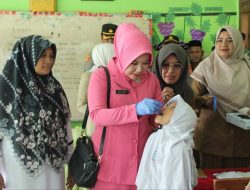 Kapolres Aceh Jaya Berpartisipasi dalam Kegiatan Imunisasi Sub-Pin Polio Tahap II Bagi Anak Usia Dini