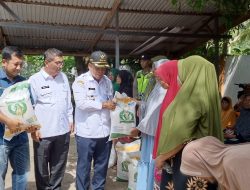 BAPANAS, Salurkan Bantuan Pangan Cadangan Beras Bagi Masyarakat Aceh Jaya