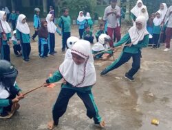 Semarakkan HUT RI Ke-79, Siswa SD Negeri Kuta Trieng Ikut Lomba Tradisional