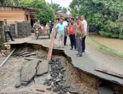 Akses Jalan Rambong Payong Putus Akibat Banjir,! Pj Bupati Aceh Jaya Pastikan Penanganan Segera