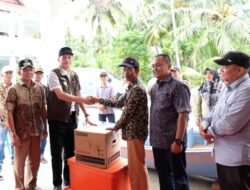 Pemkab Aceh Selatan Bantu Perahu Mesin Untuk Kelompok Nelayan