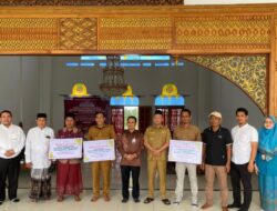 Pemkab Aceh Jaya dan Bank Aceh Salurkan Bantuan Sosial