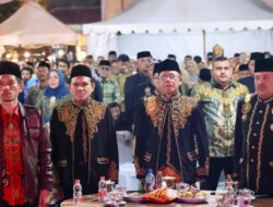 Wagub Aceh dan Utusan Presiden Hadiri Puncak HUT ke-23 Nagan Raya, Mardiono Terima Gelar Adat