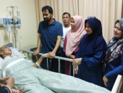 Teungku Nas: Dari Meja Perundingan Menuju Tempat Perawatan, Mualem Datang Menjenguk Sahabat Seperjuangan