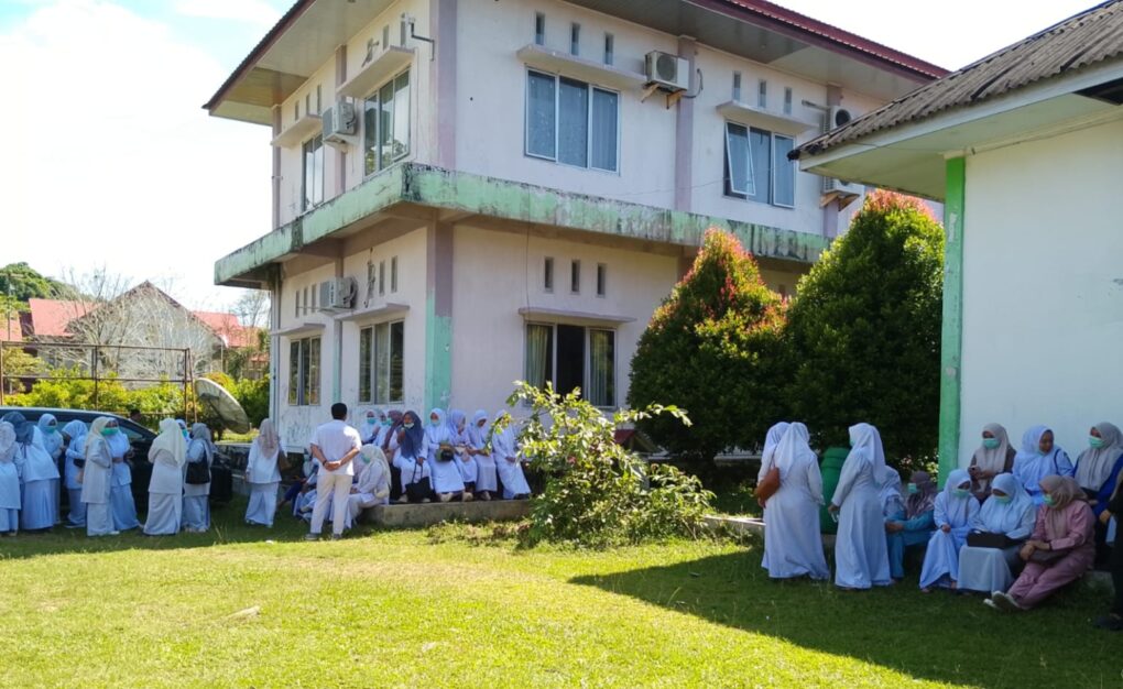 Puluhan Nakes RSUD Teuku Umar Geruduk Dinkes Aceh Jaya, Tuntut Keadilan dan  Kesejahteraan - Nanggroe News