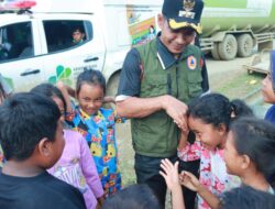 Wabup Muslem D Hadir, Anak-anak Korban Banjir Aceh Tamiang Tersenyum Lagi