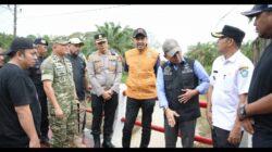 Gubernur Aceh Salurkan Bantuan dan Tinjau Kerusakan Banjir di Aceh Selatan dan Subulussalam